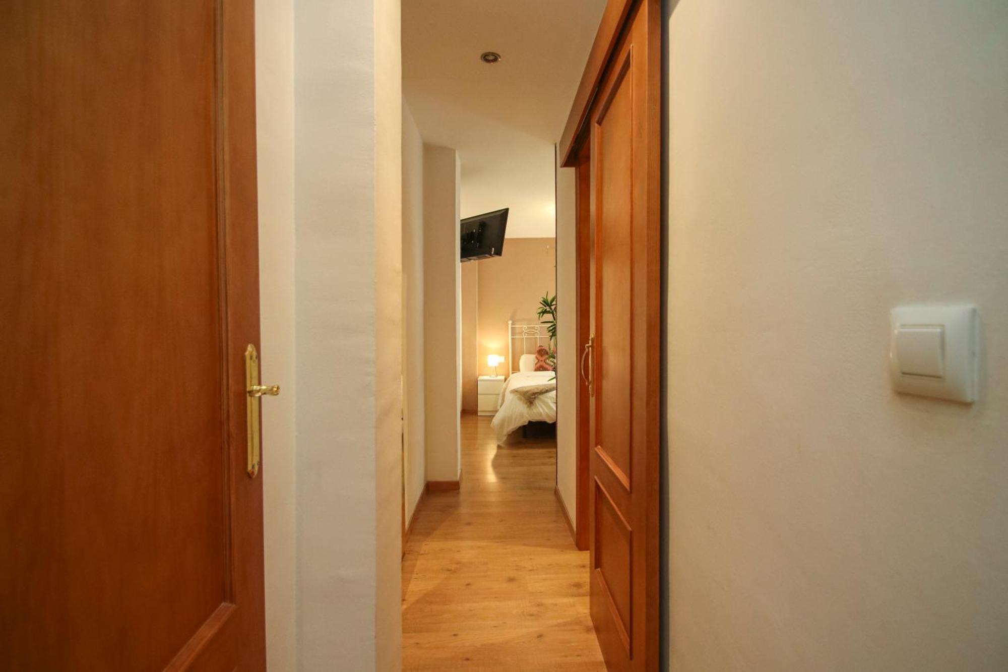 Spacious 2 Bedroom Apt In The Heart Of Triana Севиля Екстериор снимка
