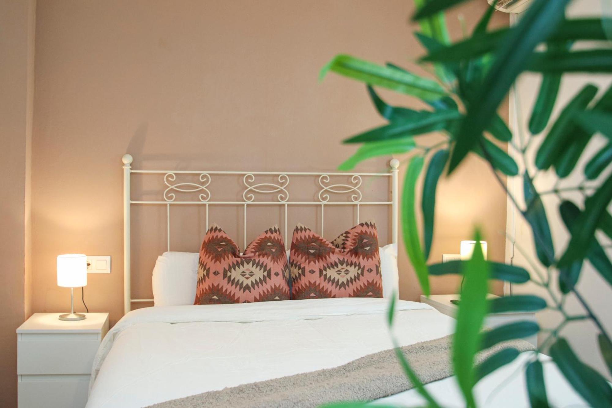 Spacious 2 Bedroom Apt In The Heart Of Triana Севиля Екстериор снимка